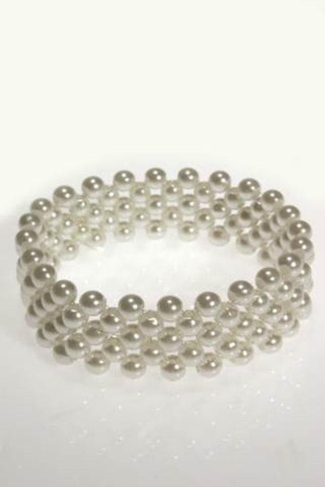 WEDDING WEDDINGS PARTY PARTIES PARTIE EVENT EVENTS CORSAGE CORSAGES BRACELET BRACELETS WRIST WRISTS WRISTLET WRISTLETS HOLDER HOLDERS BAND BANDS STRAND STRANDS PEARL PEARLS BRIDE BRIDES BRIDAL BRIDALS